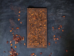 MoonChocolate - CALYPSO - tmavá bean to bar čokoláda s drcenými kakaovými boby a s 65% obsahem kakaa